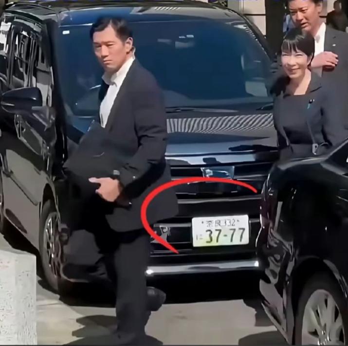 日本首相高市早苗的车牌号：37—77。1937年7月7日是日本发动全面侵华战争的