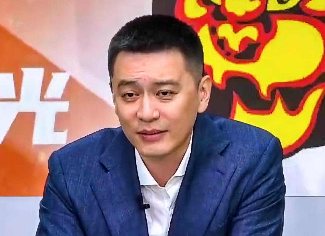 杨鸣“一针见血”评广东三分倒数：外援持球太久+体系脱节，这分析太专业了吧？！
