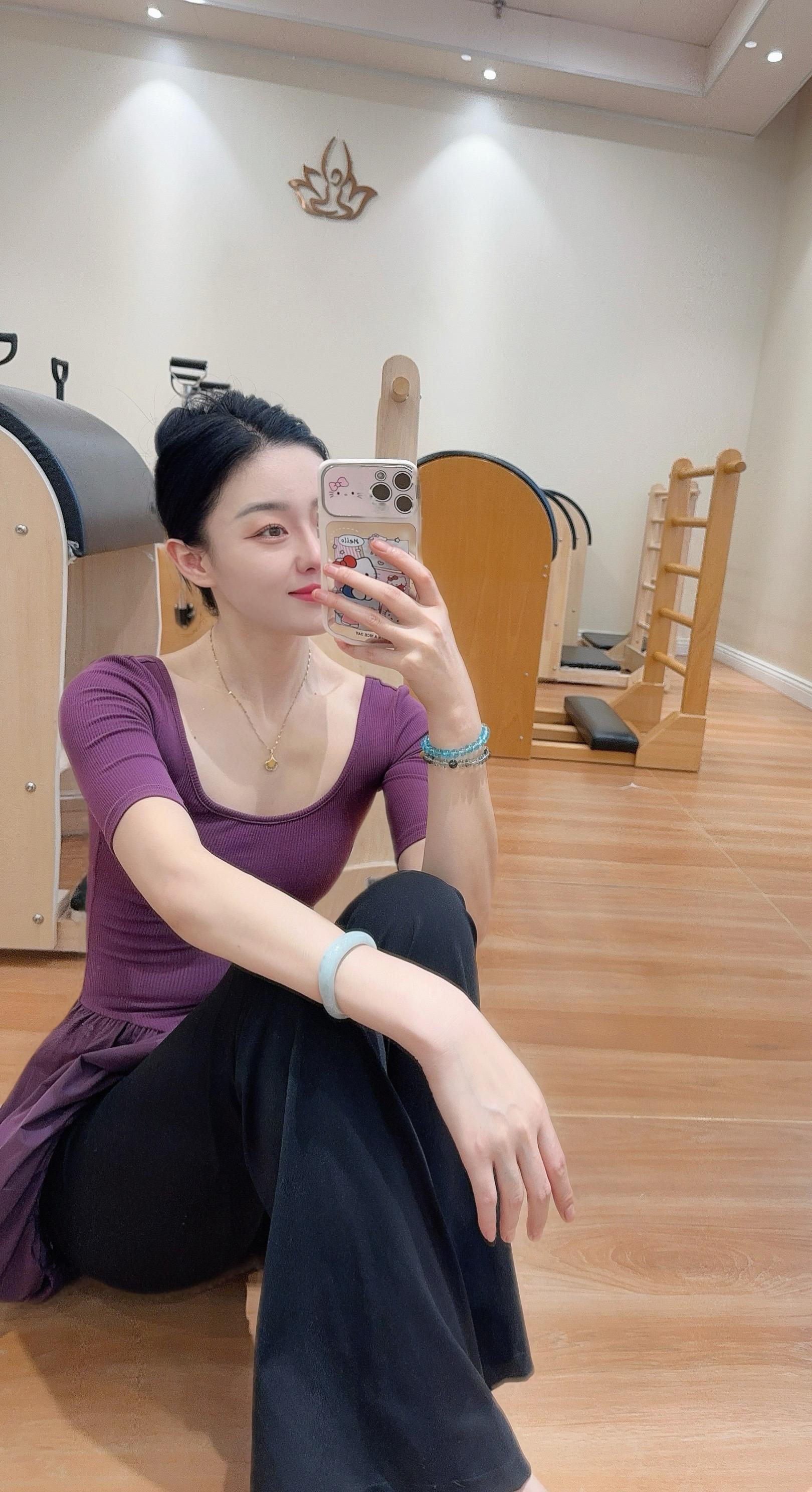 疲惫的生活总要有温柔的梦想，疲惫的身体总要有瑜伽的释放，那些看似不起波...