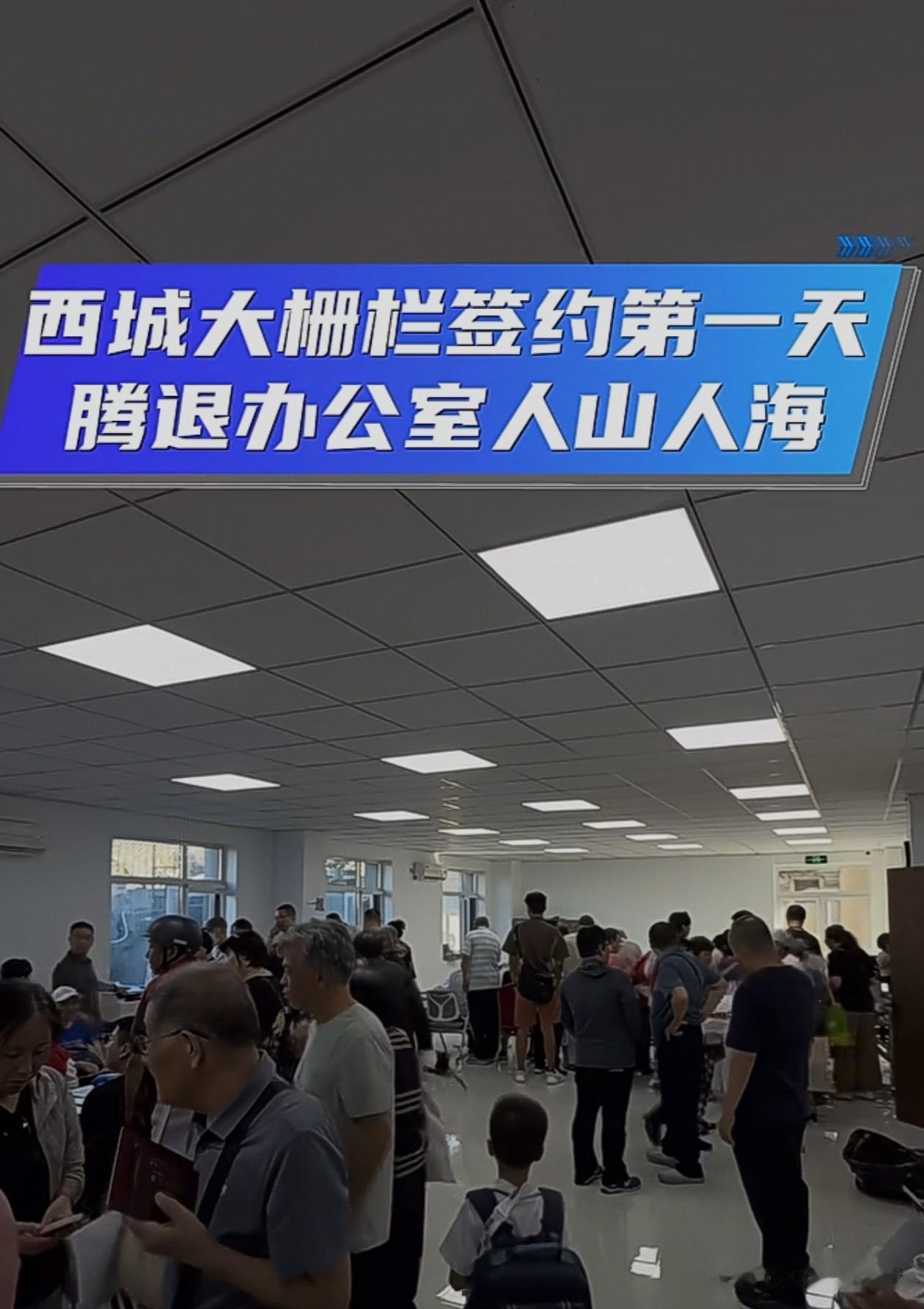 没住过北京胡同里平房的人，总以为那是多少文人墨客喜欢的北京城。那是没经历过雨雪天