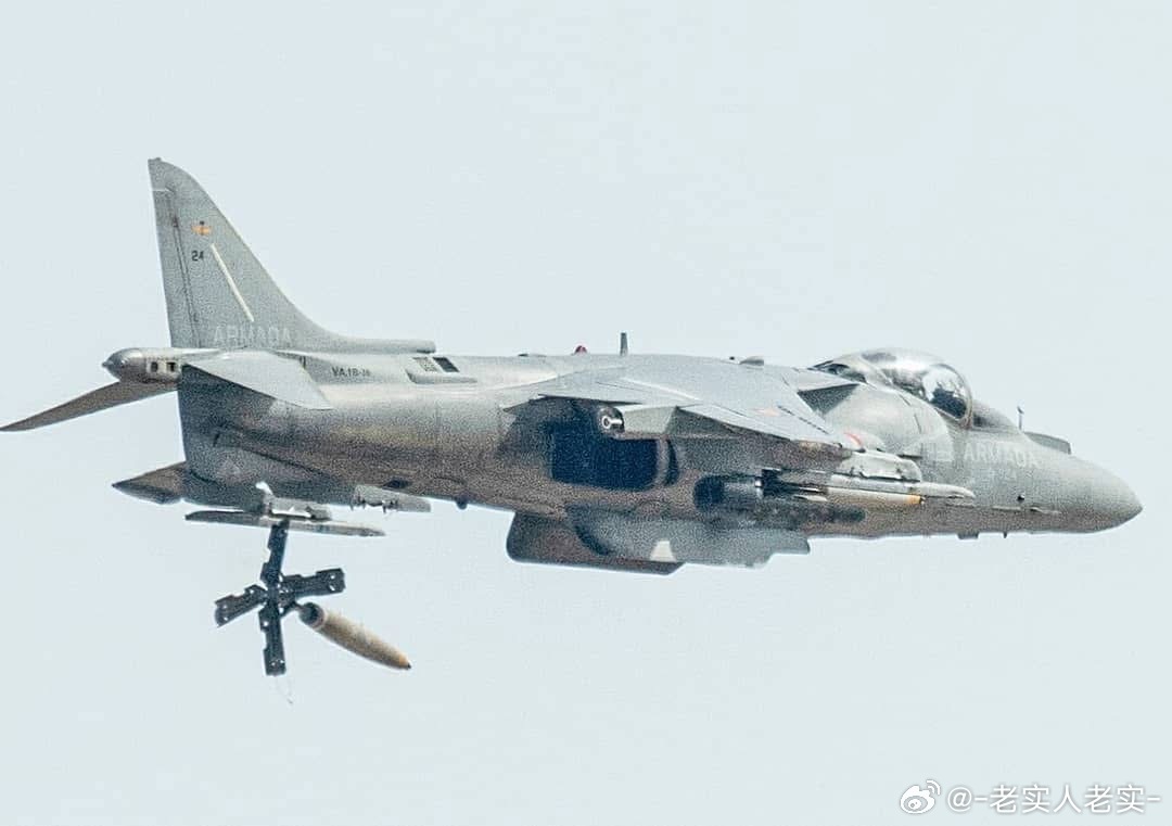 陆战队海鹞投放MK82蛇眼减速炸弹外军影像武器装备兵器影像