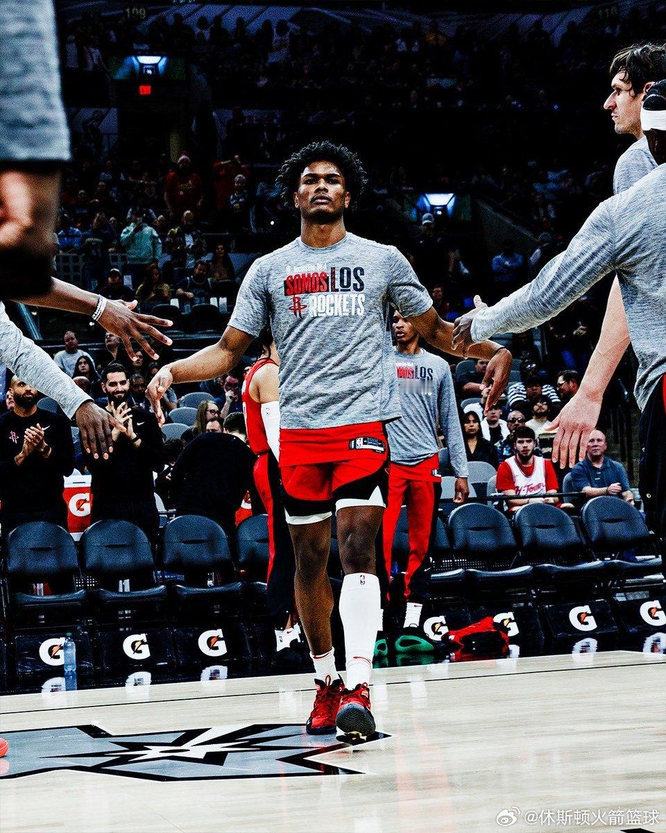 阿门·汤普森单打数据对比：▪️2024-25 赛季：· 每回合得分： 0.85·