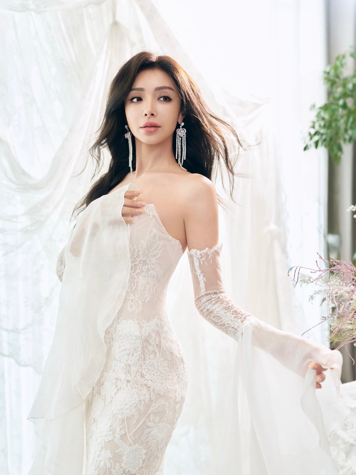 姜潮麦迪娜新疆婚礼含金量太高了姜潮麦迪娜新疆婚礼惊艳众人！麦迪娜双重造型轮番亮相