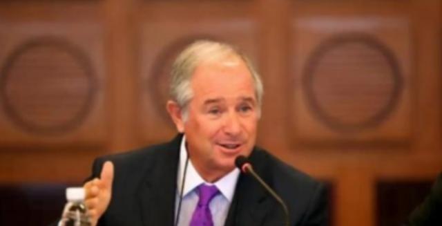 美国超级富豪苏世民，公开放话：“美国正在把中国逼成无法战胜的对手！”随后，他捐款