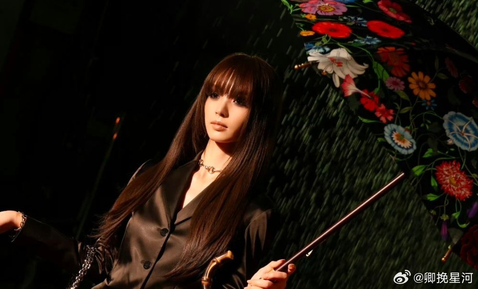 田曦薇七夕Gucci广告大片Gucci七夕田曦薇全黑走在雨夜不甜 不笑 不回头七