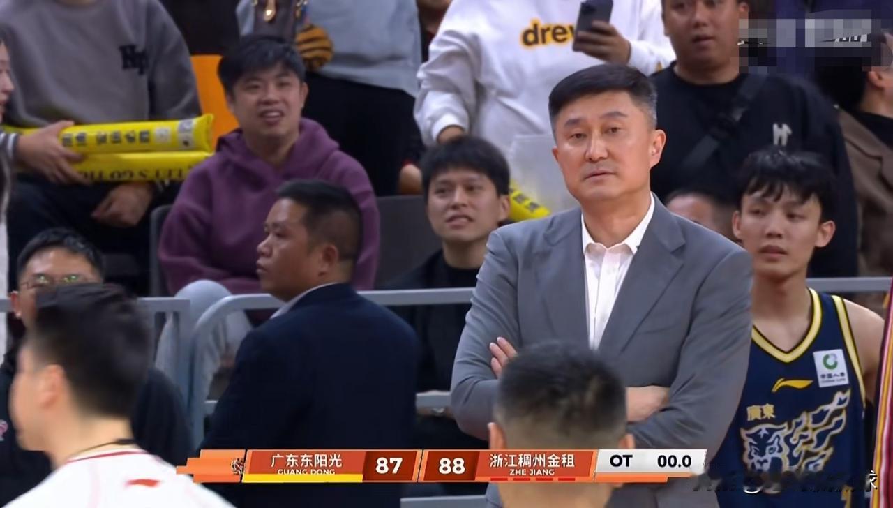 广东东阳光真是输的太窝囊了！在刚刚结束的一场CBA常规赛焦点战中，广东东阳光在主