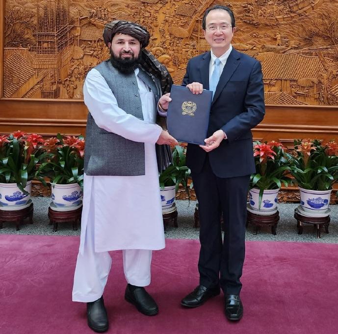 【全球首次！我国接受了阿富汗塔利班驻华大使递交的国书正本】

自从阿富汗塔利班于