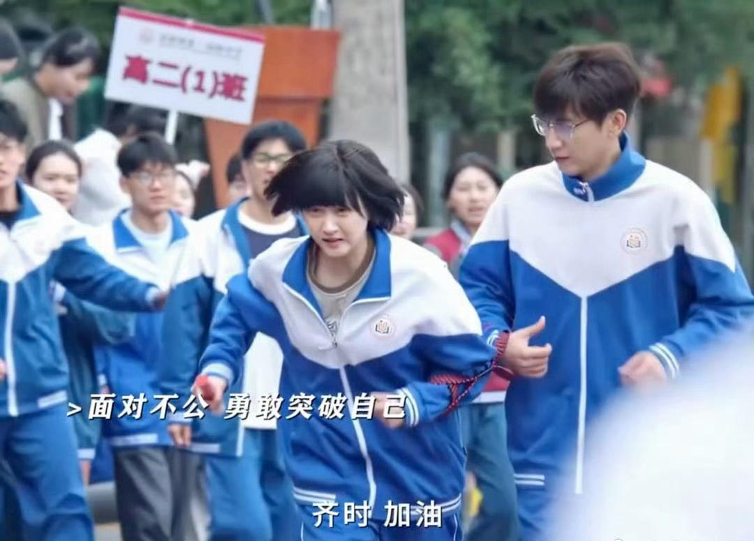 终于等到关晓彤央一女主剧《生逢其时》定档！央视出品的年代大剧质感拉满。看预告齐时