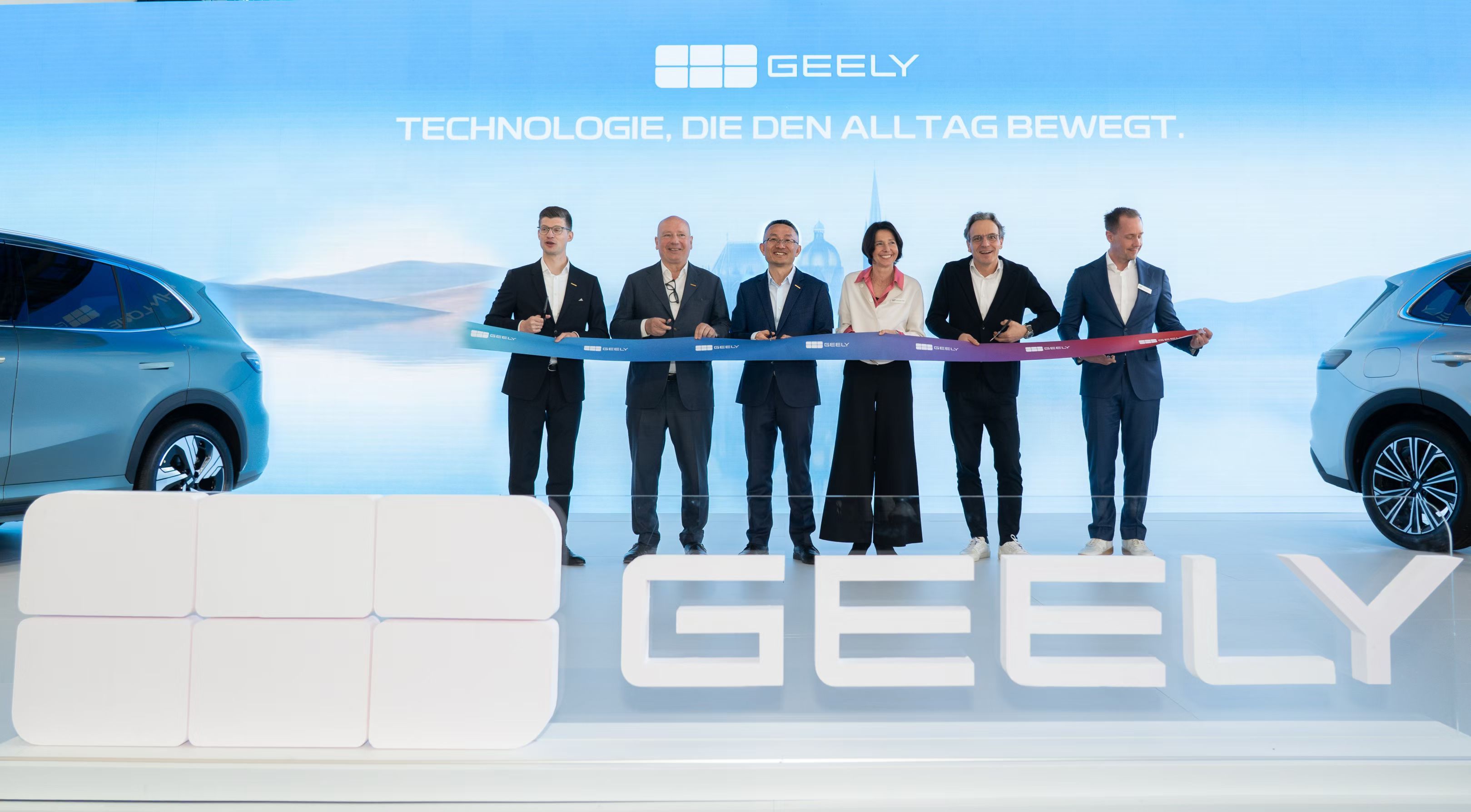 吉利在西班牙，匈牙利，德国等地的发布会。吉利和比亚迪的竞争，从国内开始到国外了，