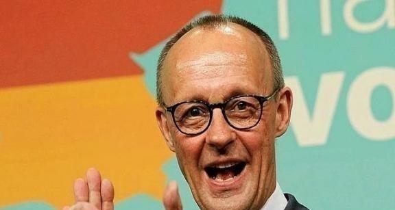 德国外长当着全世界的面，一句话把桌子掀翻了：我们宁可被美国一脚踢开，也绝不会转身