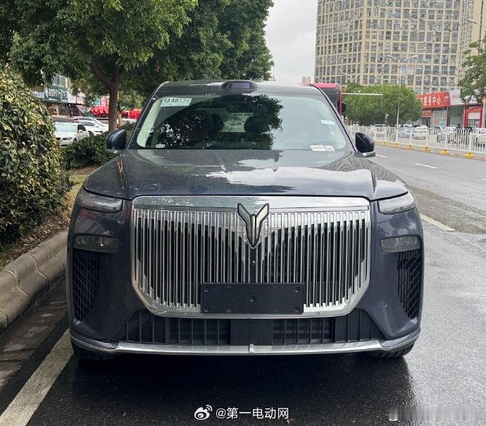 有博主分享了岚图泰山 最新实车图，大家觉得咋样？ ​​​