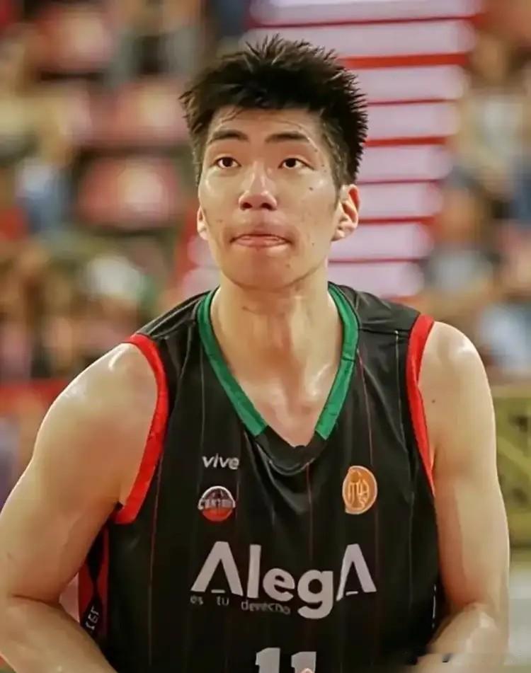 余嘉豪想进NBA确实不可能了，虽然我也很喜欢这个大个子球员，一样超过2.2的身高