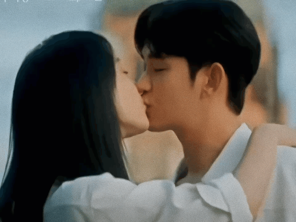 《眼泪女王》金秀贤 金智媛这个吻也太真实了！ ​​​