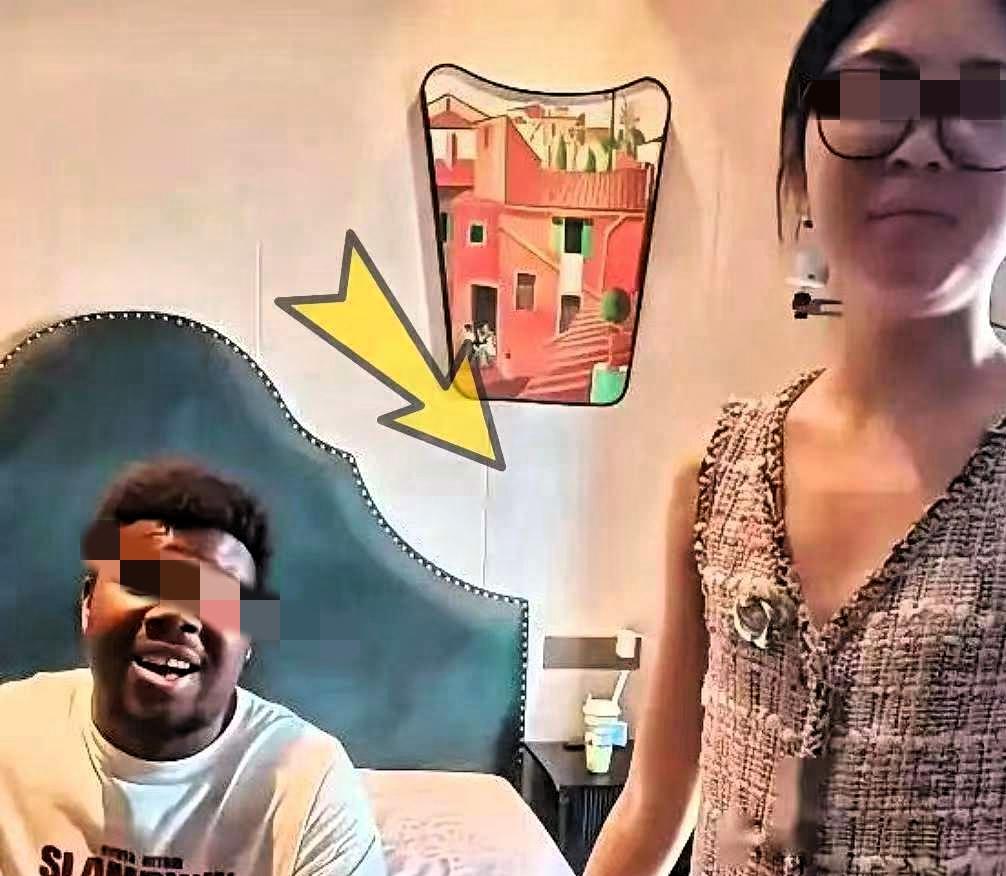 房东提前说得很清楚：只租单身女性，不接外籍房客。女生口头表示认同，临近签约，却提