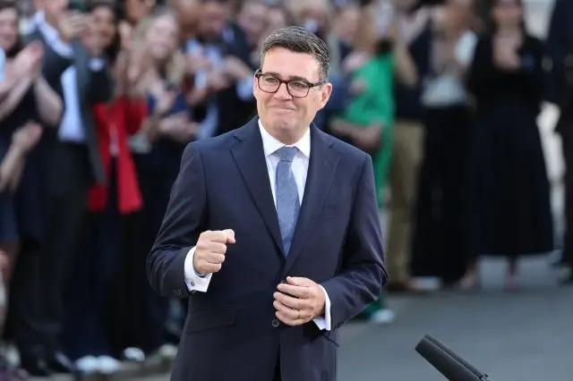 美国刚要打伊朗，英国新首相就递上“基地钥匙”：特朗普那句“很顺利”，细思极恐！