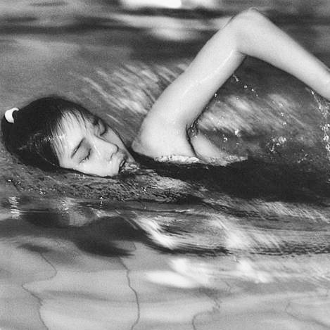 🌊1981年，筱山纪信镜头下的田中裕子。 