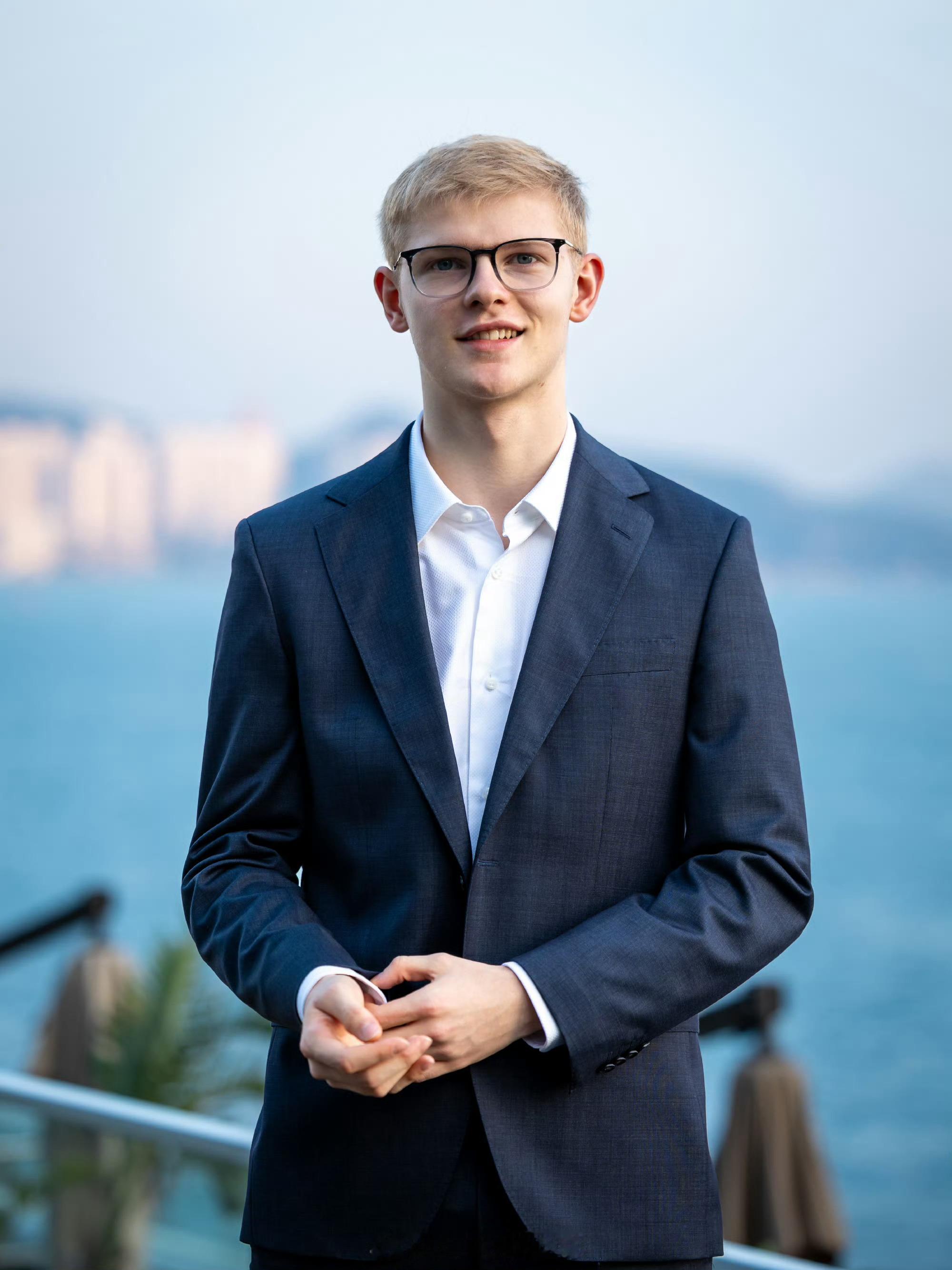 花季的年龄 穿什么衬衫吗