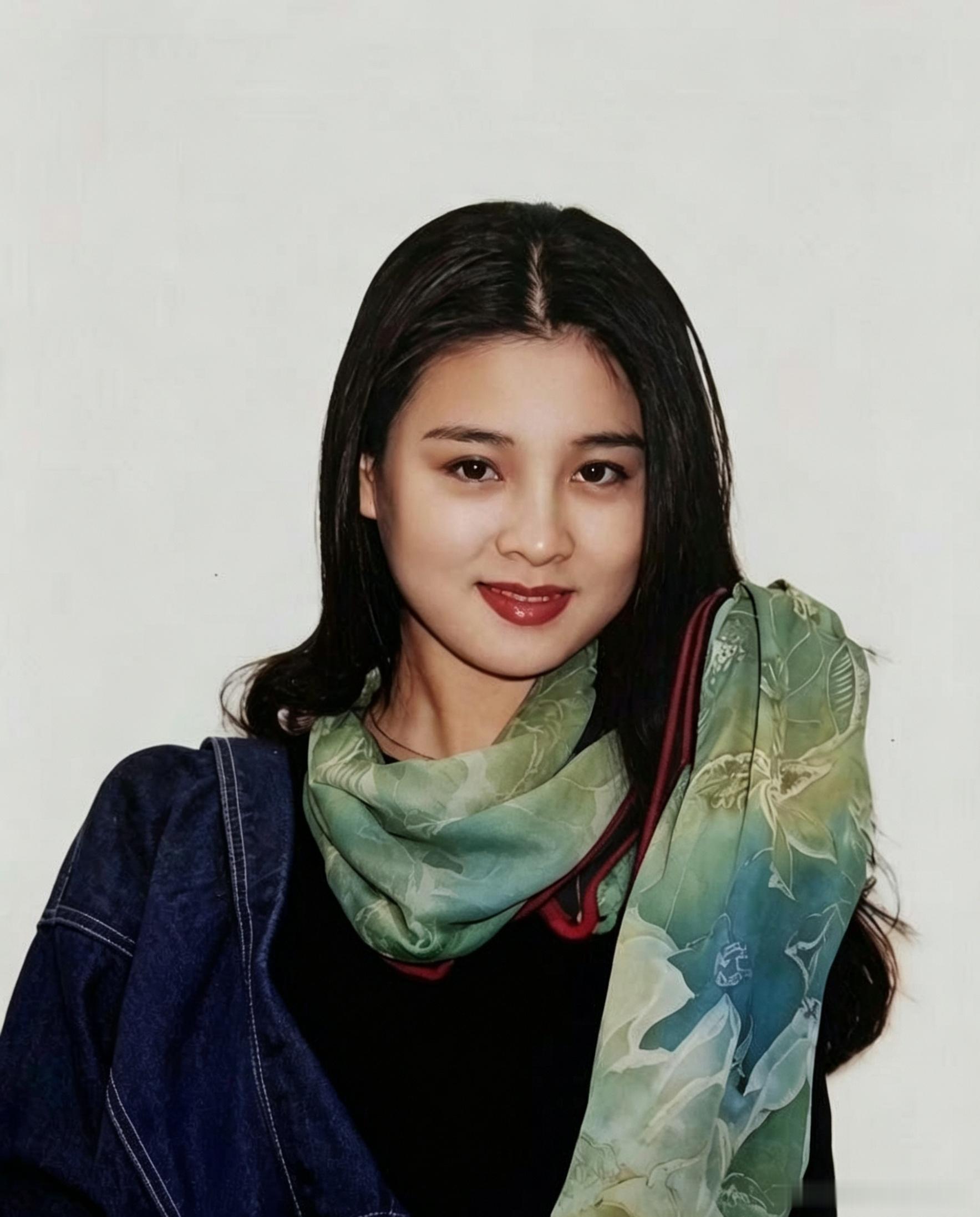 再跟大家一起分析下现在的白幼瘦少女感吧，我网上随便搜了一下，图1就是很典型的那种