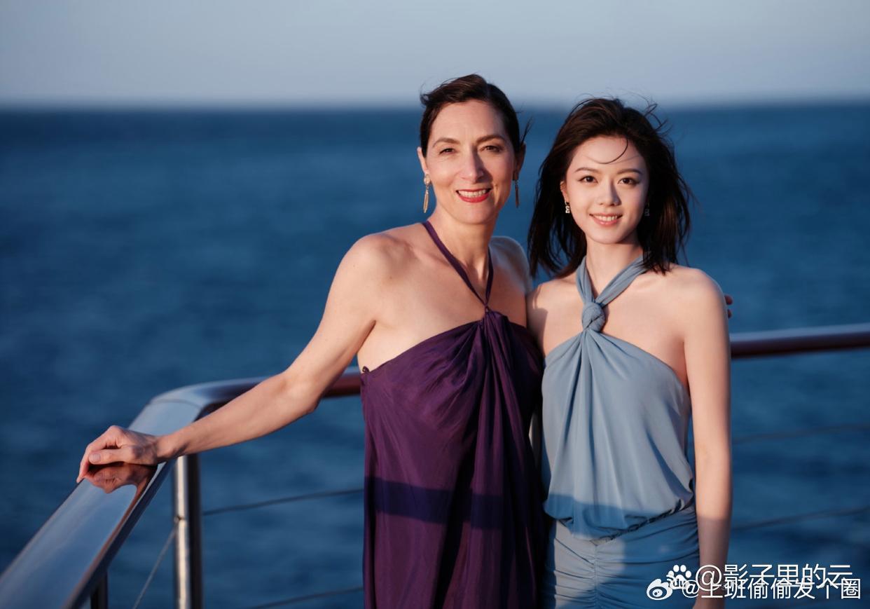 赵今麦瘦好多在南法戛纳的娇兰游艇活动上。赵今麦作为全场唯一受邀的中国艺人， 