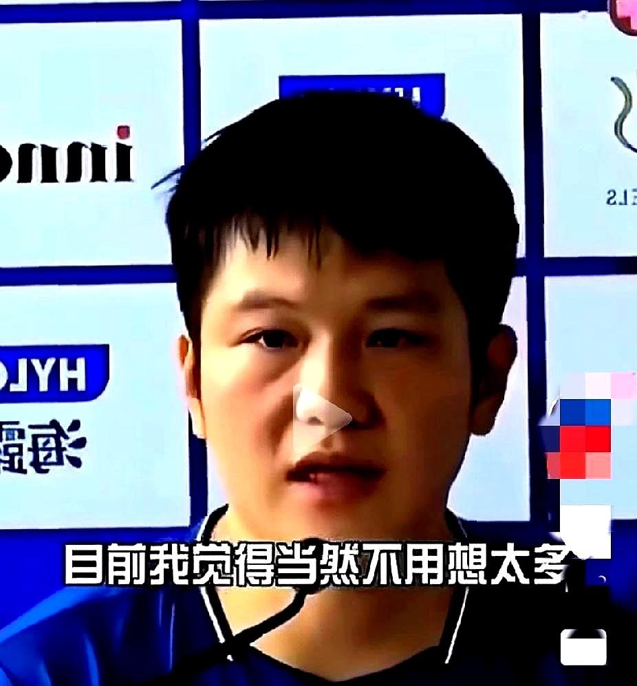 我老琢磨他那句“不想太多”。镜头前那么短一句话，背后得有多少翻来覆去的心思。
放