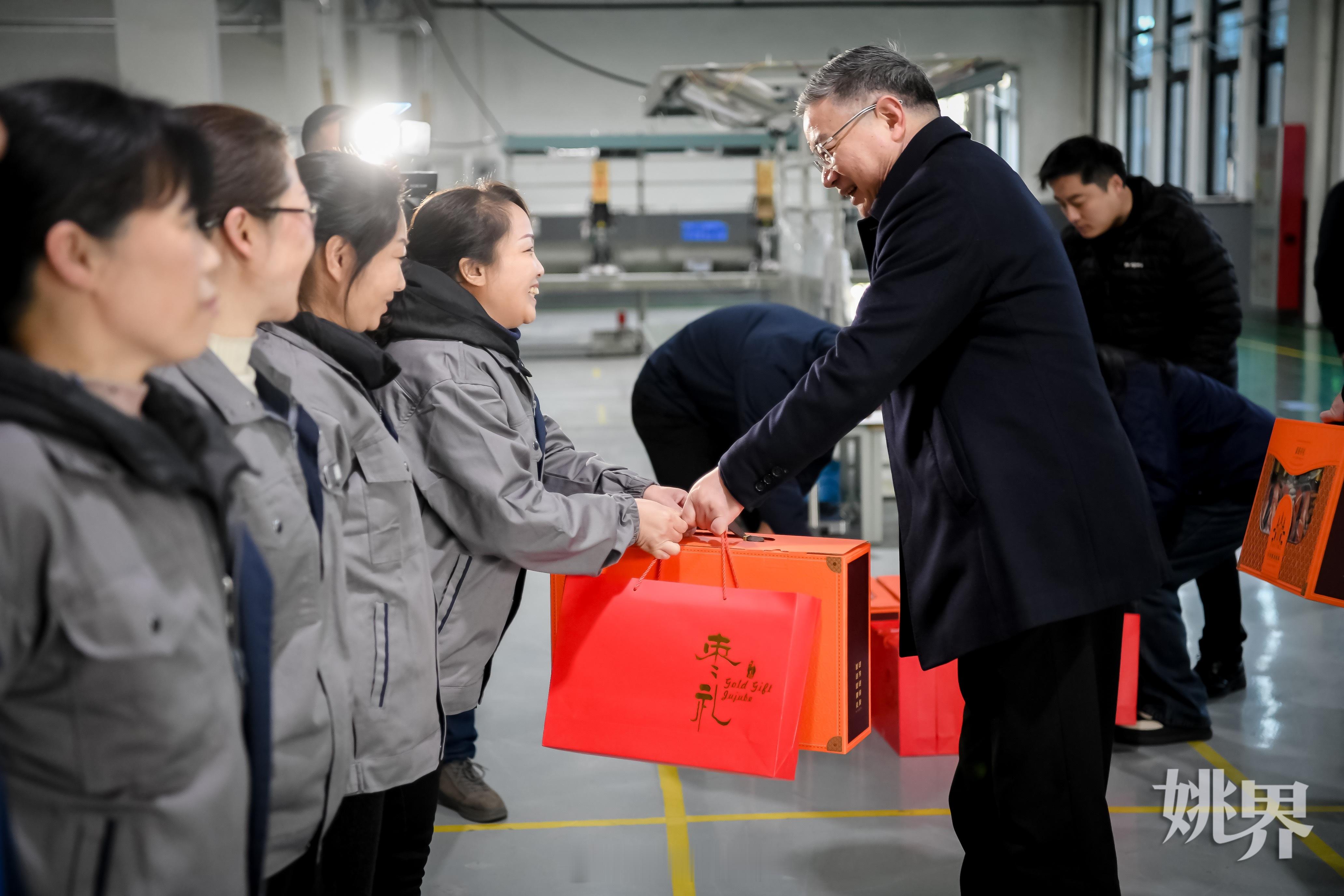 【 余姚市领导分组慰问坚持生产的干部职工  】道一声辛苦 送一句祝福市领导分组慰