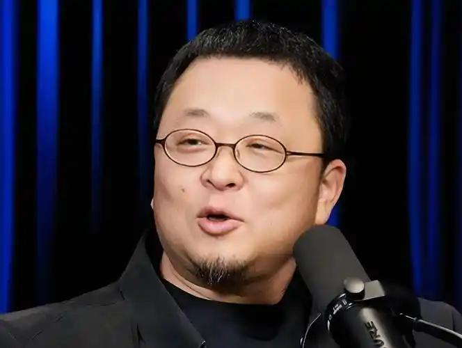 [微风]傲慢发言惹全网哗然，保时捷高管嘲讽国产车只会抄袭模仿，罗永浩甩出百年造车