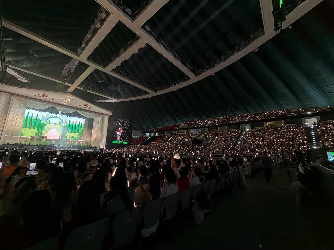 欧阳娜娜广州上座率欧阳娜娜广州演唱会上座率看现场图直观感受人气，欧阳娜娜广州站上