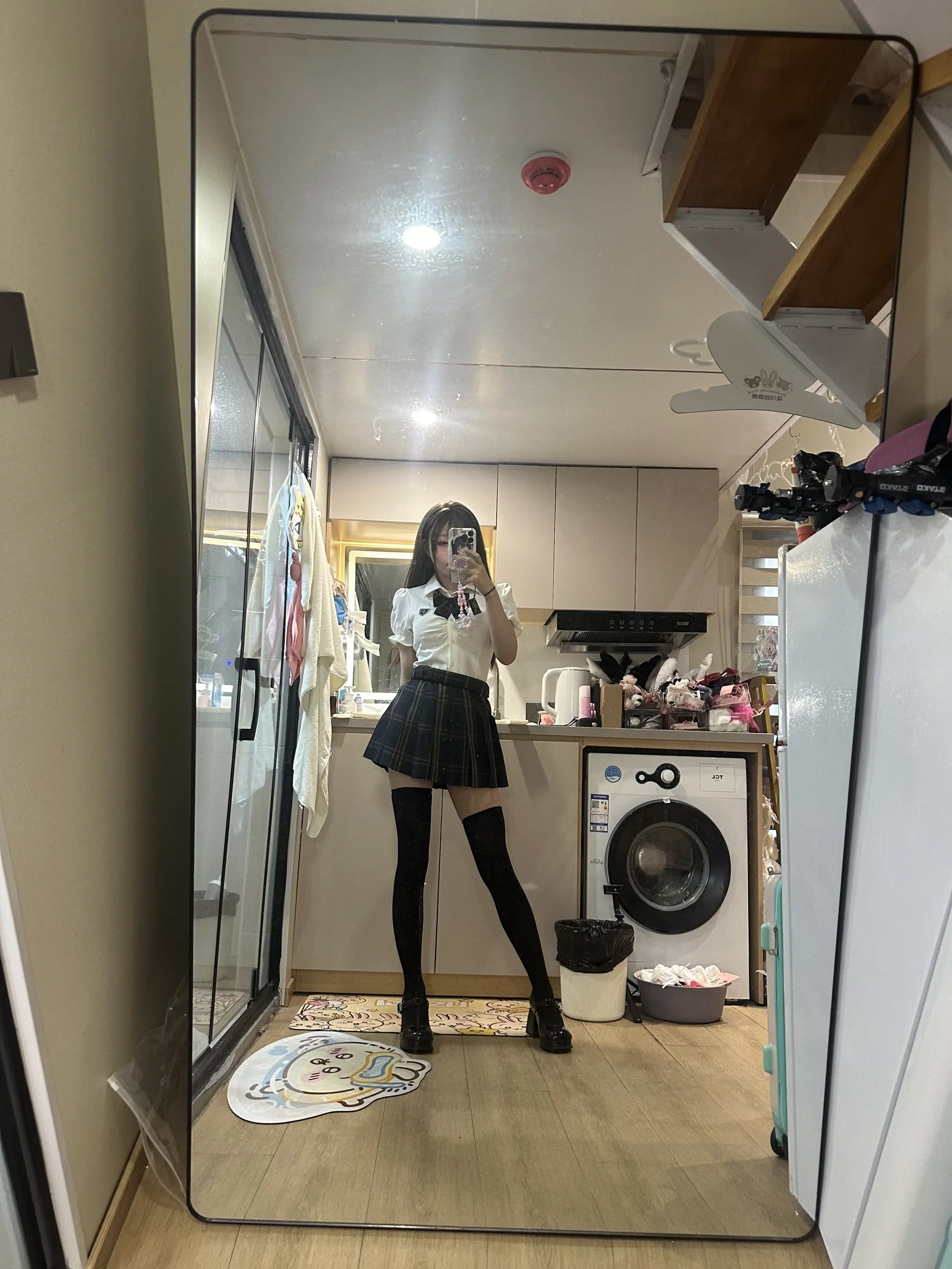 爱上我家的镜子了。