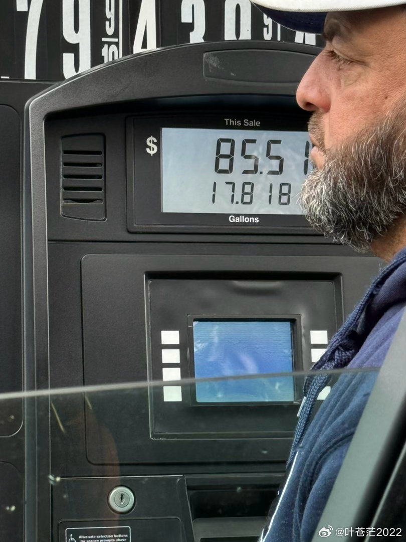加满了一箱油，85.51美金。比战前多了20美金左右。 