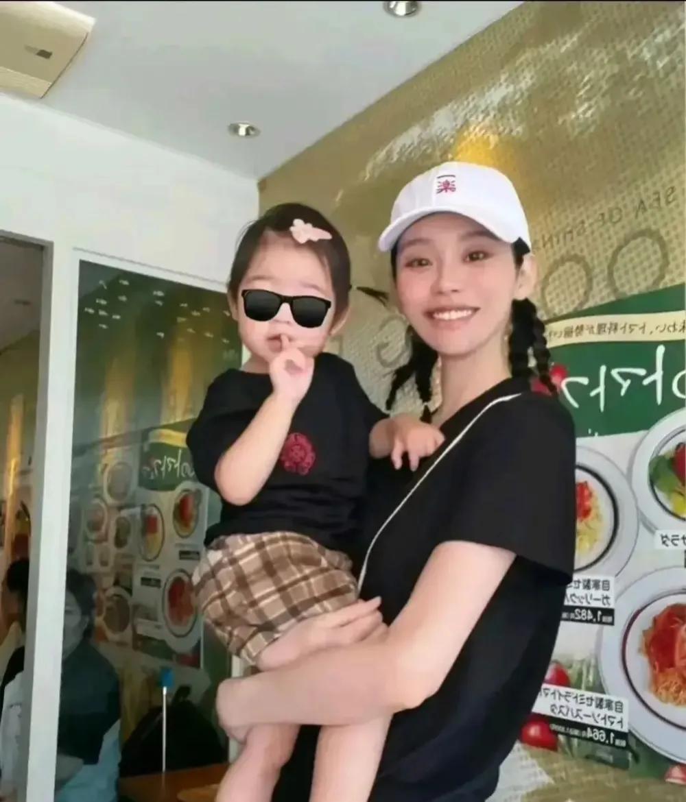 奚梦瑶这个美丽的女人，是四太梁安琪最看不起的儿媳妇，但她却给四太家族带来了巨大的