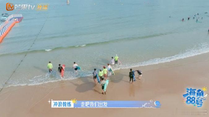 海角小队全员挑战冲浪孟川冲浪居然没讲段子？不过认真挑战的样子比段子还圈粉！海角8