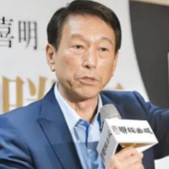 岛内彻底炸锅了！台湾前最高军事长官李喜明，终于说出了没人敢讲的大实话。解放军迟迟