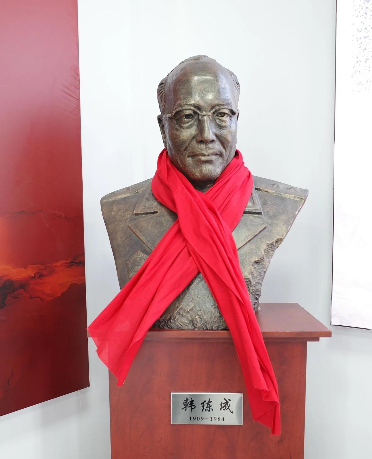 开国中将韩练成曾长期潜伏于国民党高层，为我党办成了许多他人可望而不可及的大事。