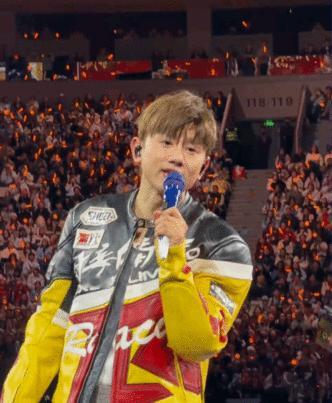 张杰在我面前唱了过云雨张杰唱《过云雨》也太稳了吧！超近距离听真的会哭！张杰张杰未