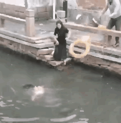 很幸运，她们遇到了好人[赞]