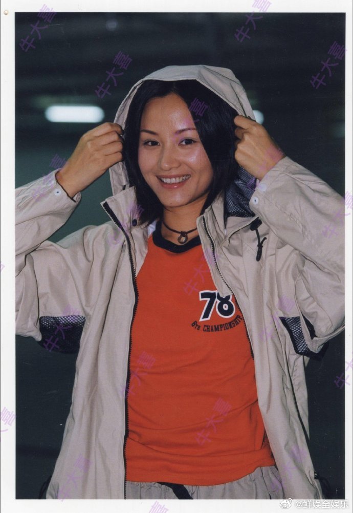 瞿颖 气血充盈的美  瞿颖一出场就是生命力本身，小麦肌、亮眼神，自带阳光感。 