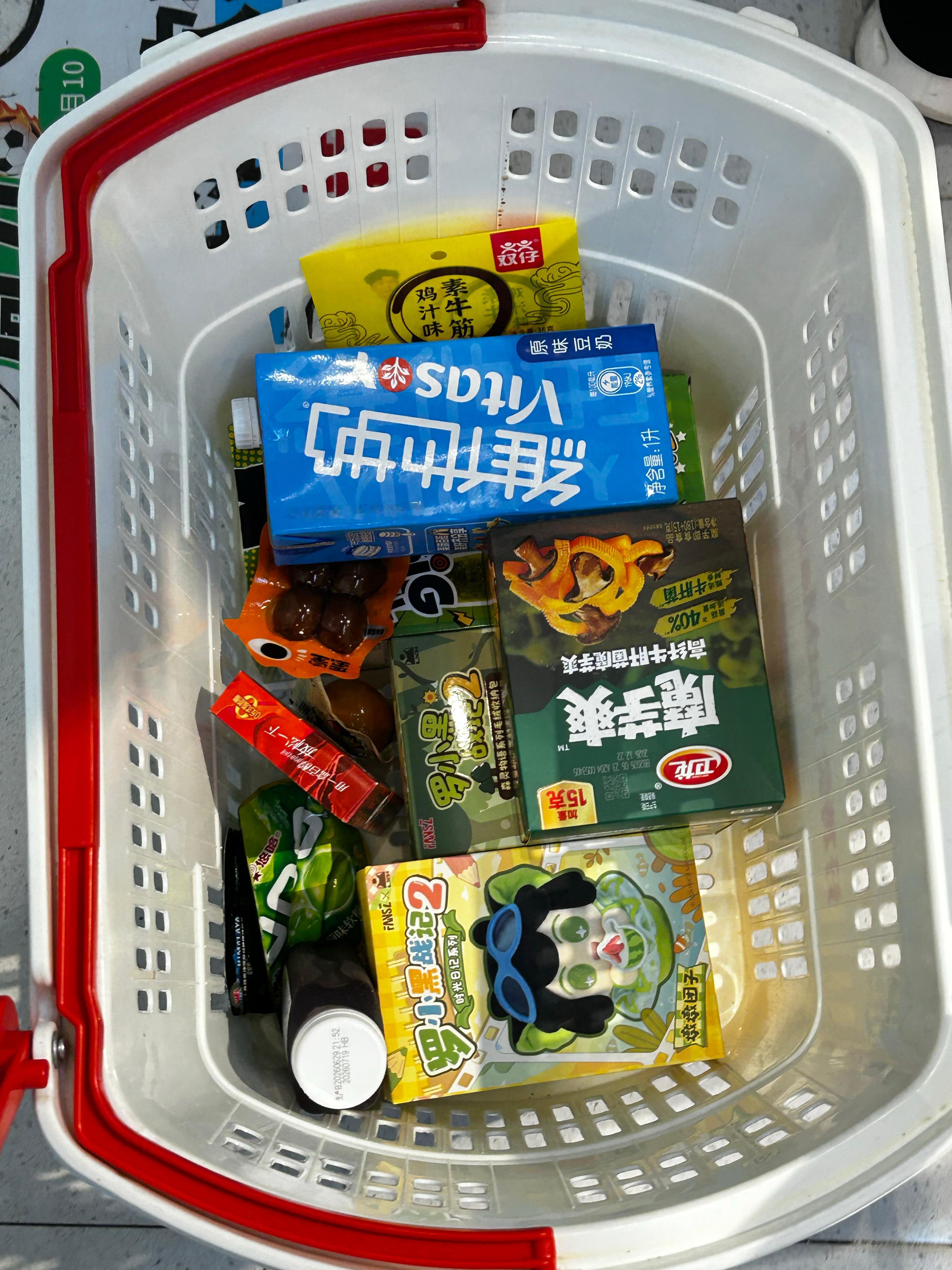 买零食买着买着买罗小黑了嗯对 
