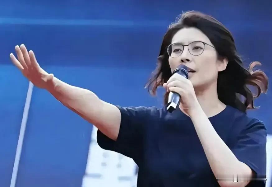 台湾蓝营终于摊牌了！郑丽文这次公开说“不”玩“一国两制”了，不再跟以前似的，说话