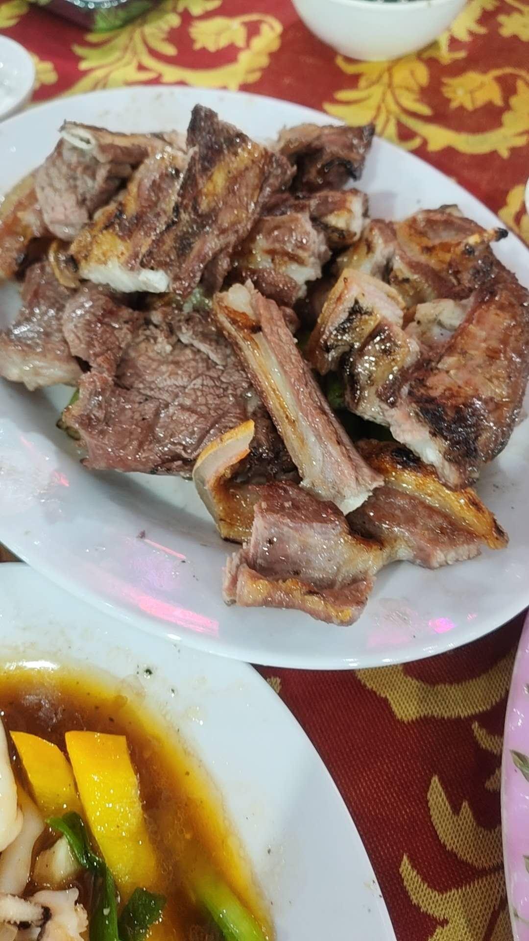 晒出我的今日美食晒晒我儿子在越南吃的第一顿晚餐，羊肉火锅，食材很新鲜，也很丰富，