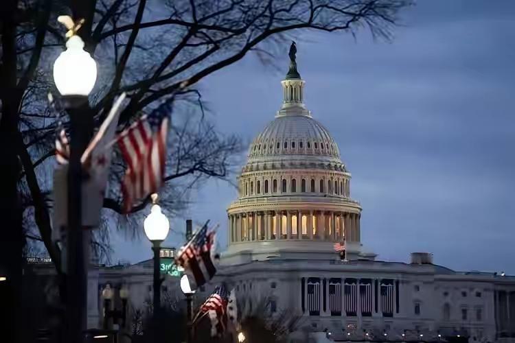 西班牙称霸世界100年，荷兰称霸世界50年，英国称霸世界130年，如果美国称霸世