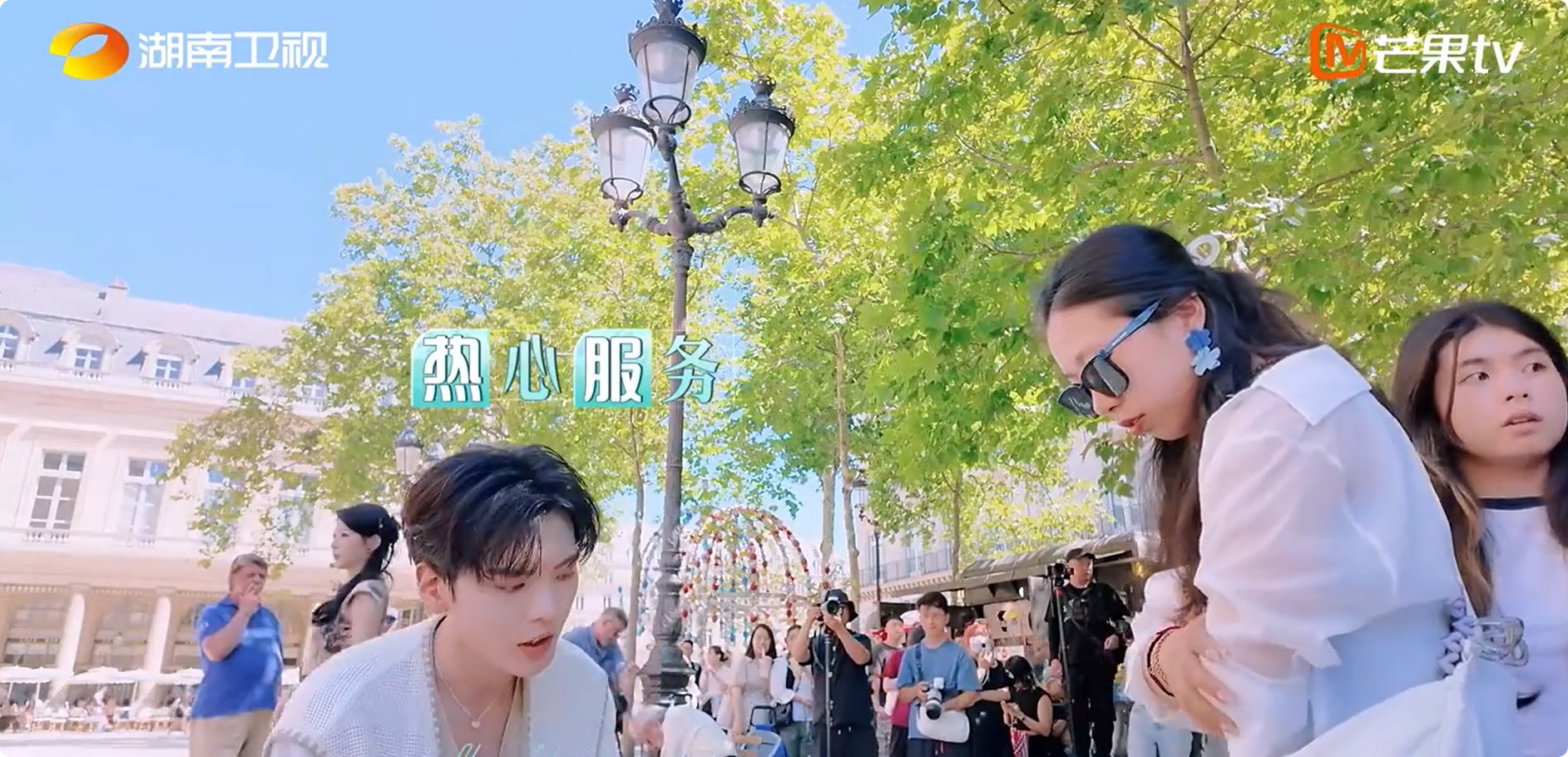 毕雯珺[超话]毕雯珺打包工微笑服务已上线毕雯珺中医快闪的服务也太赞了！当打包工发