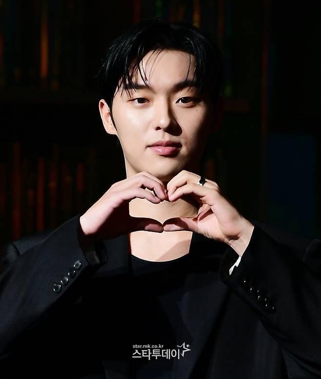 【演员崔显旭凭借Netflix《末行手记》跻身话题热度前列】演员崔显旭在Good