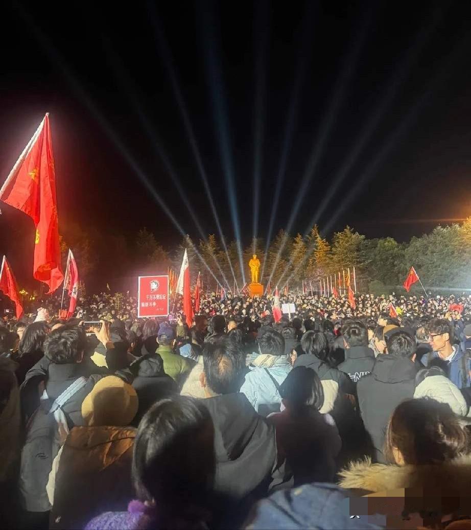 这就是信仰的力量
这才是中国人的顶级浪漫

12月26日凌晨，互联网被湘潭的视频