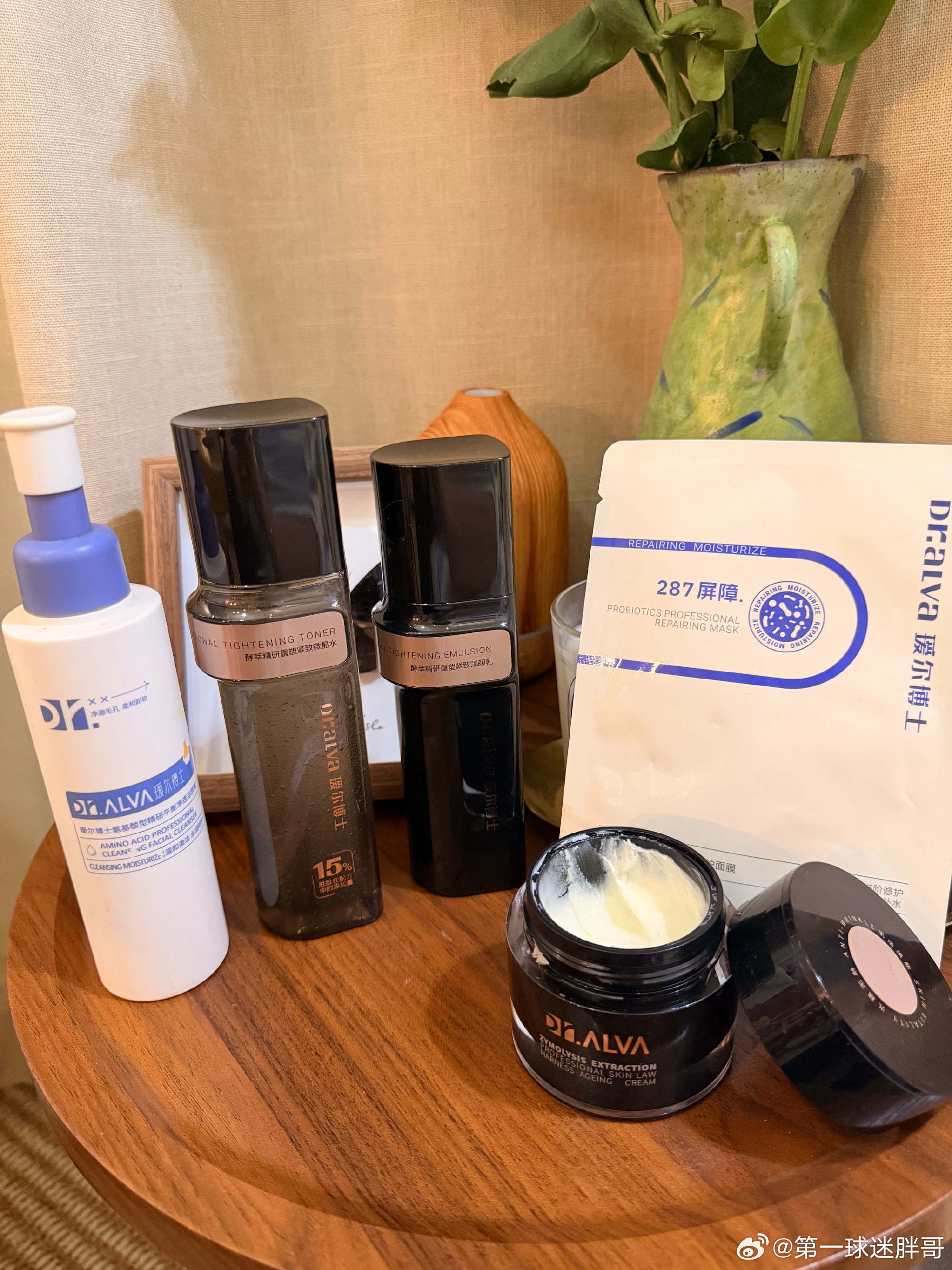 瑷尔博士的抗衰老方案以合成生物学突破为核心，通过全球首创的生物合成王浆酸技术，从