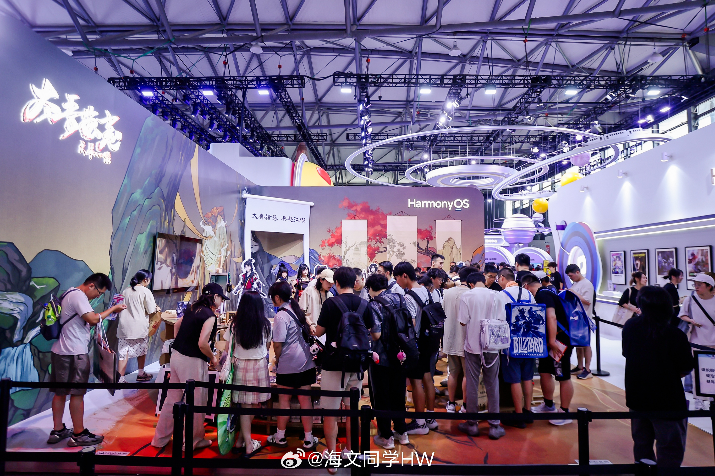 2026CJ鸿蒙展台热度爆棚！现场人山人海、围观不断。8月1日14:00更有和平