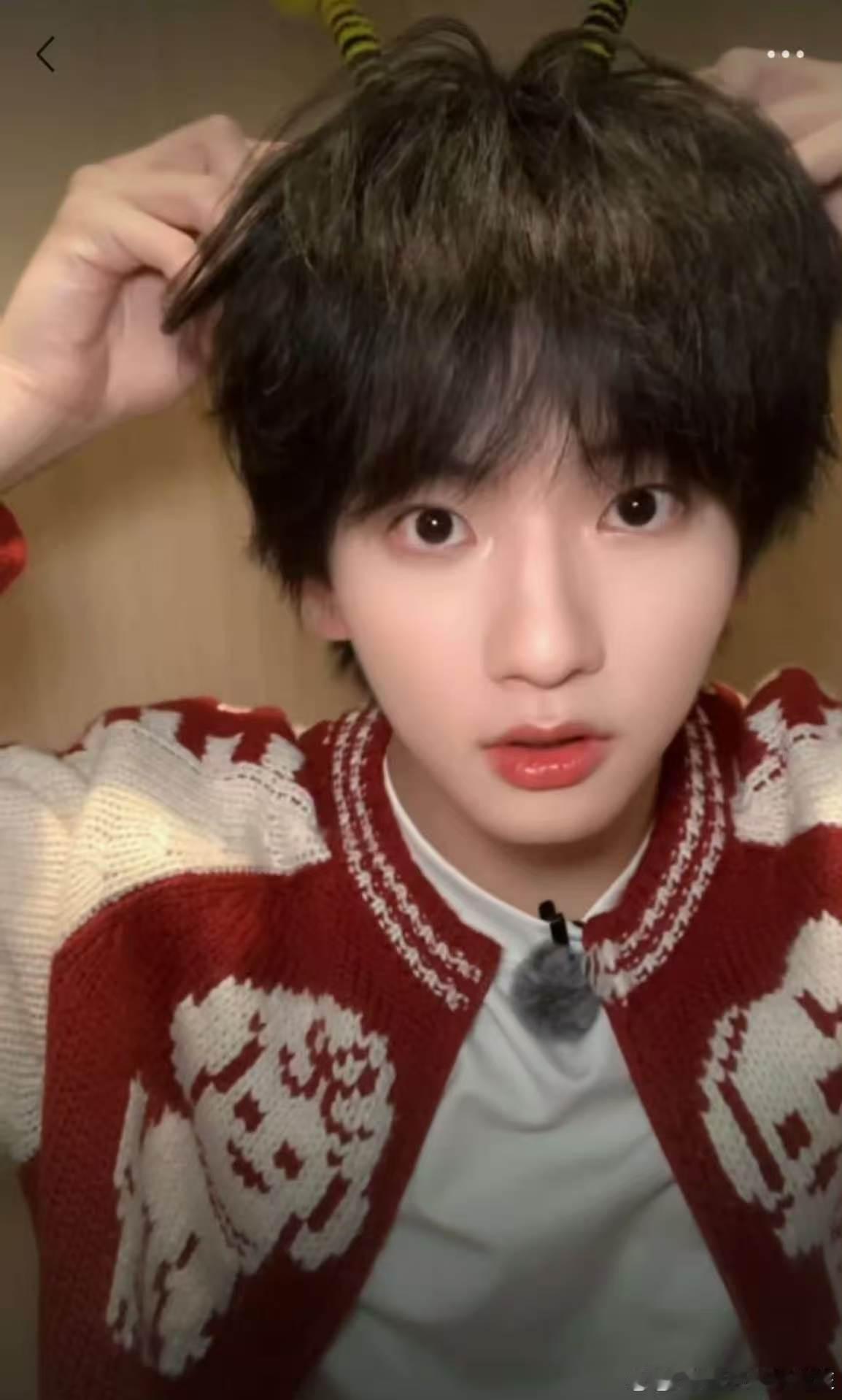 穆祉丞斩哥也斩弟周五晚高疯 本来只是看节目片段，结果被哥哥姐姐给穆祉丞的祝福戳到