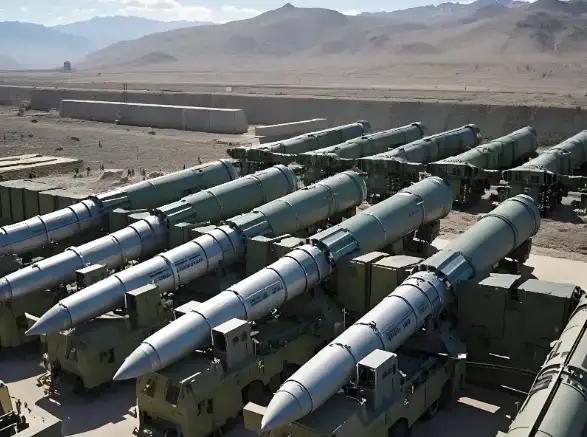 打到现在，伊朗已经赢了。
美国的中东基地大多废了，弹药数量也急剧下降。玩地面的，