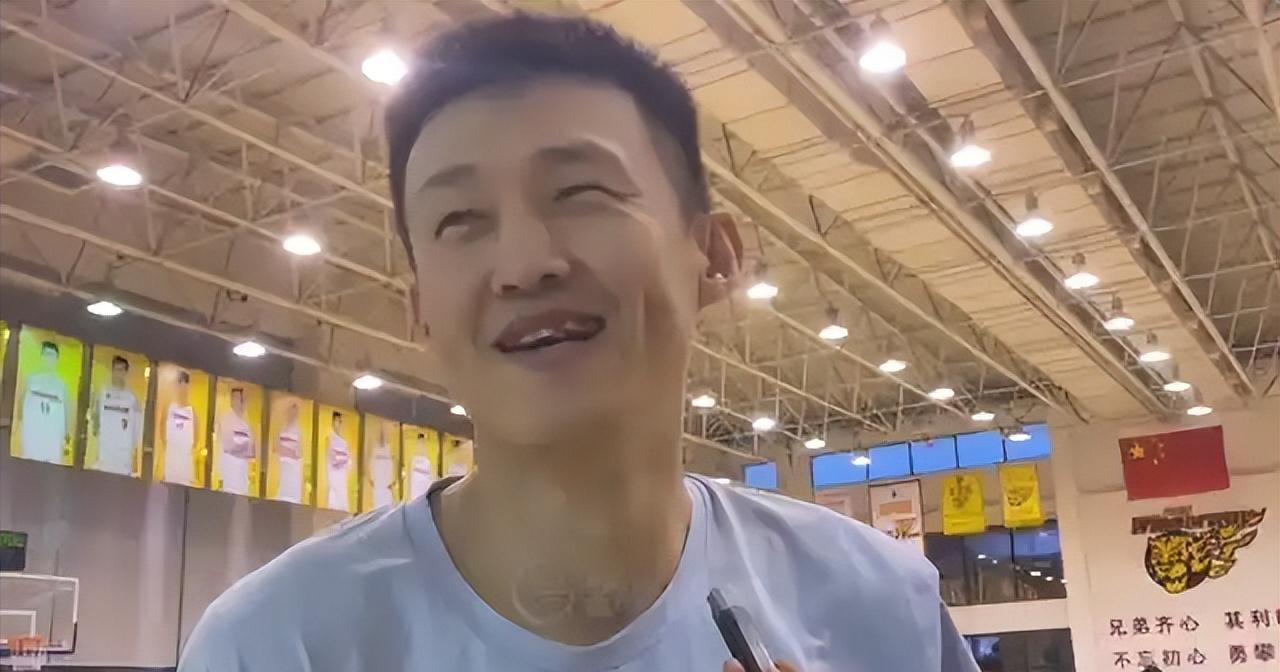 周鹏谈中国男篮：

“我们中国男篮的比赛。”

“我肯定一直都有关注。”

“那