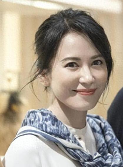 “不结婚怎么解决生理需求？”55岁俞飞鸿被追问三十年，她的回答让全场鸦雀无声：“