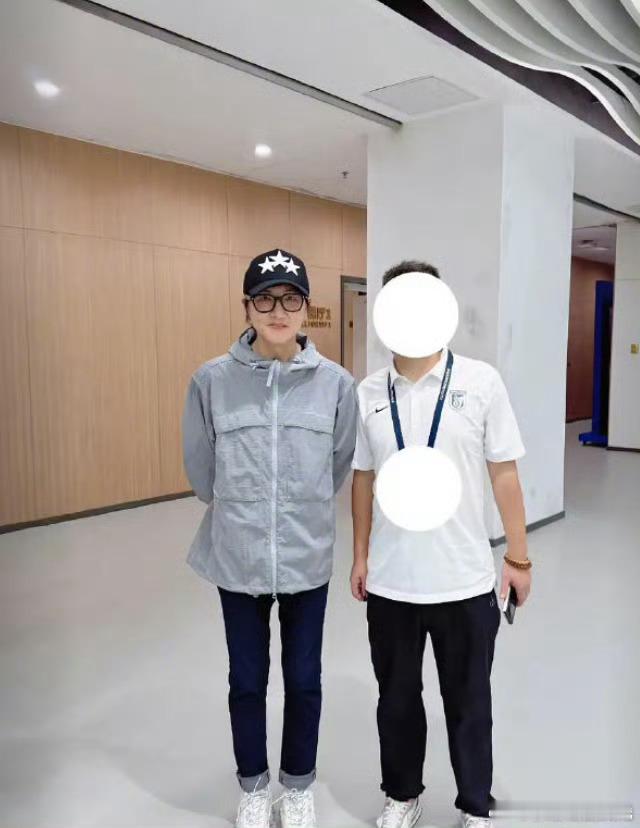 孙楠铅笔腿孙楠瘦到有铅笔腿了 孙楠这是怎么瘦的啊，瘦到有铅笔腿了！ ​​​